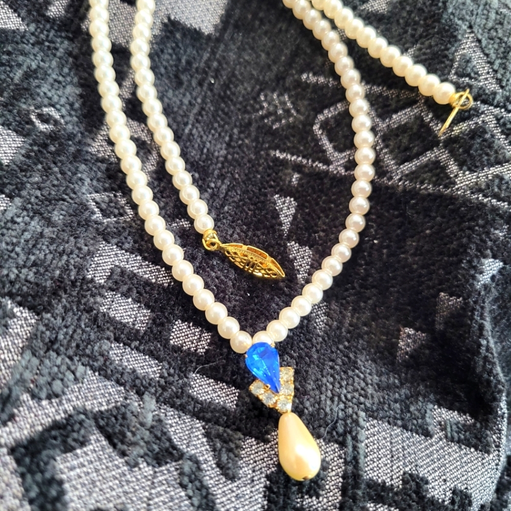 Tear drop pearl necklace